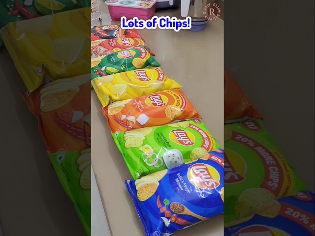 Chips RIYA vs MOM!😋💕 | #shorts | Riya's Amazing World