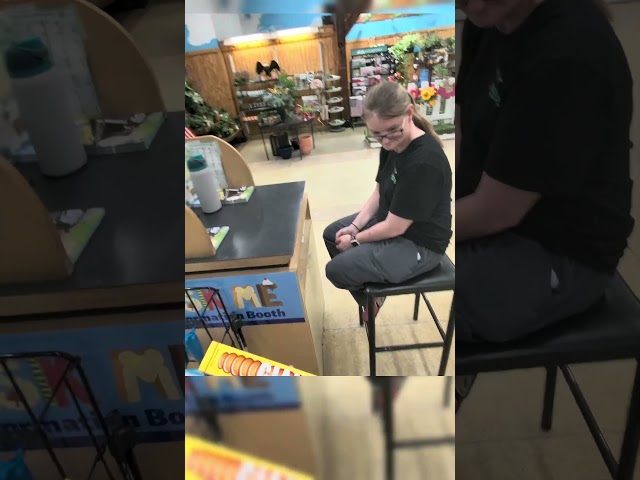 Infinite Gummy Worm Glitch 😭✌️ #gummyworms #snake #prank #funny #viral #ytshorts #comedy
