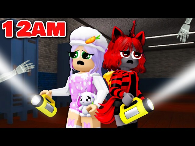 Survive OVERNIGHT In SCHOOL With Moody! (Roblox) 