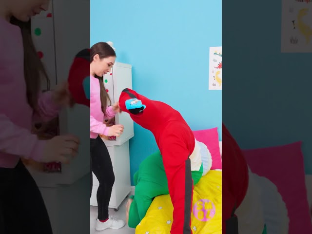 🙃 UPSIDE DOWN PRANK 🙃 || Funny TikTok pranks, hacks and tricks by SMOL #shorts #SMOL